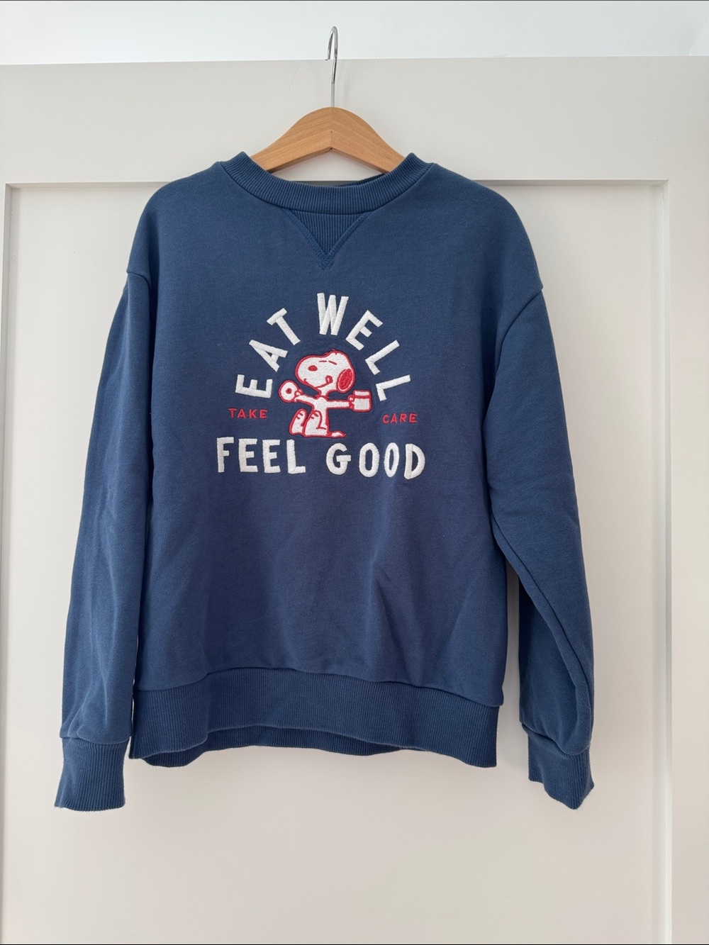 Cyrillus Navy Crewneck Sweatshirt with White & Red Graphic Snoopy